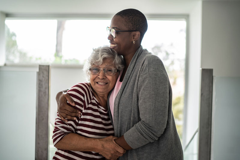 A woman uses tips for managing anxiety in older adults to help her aging mother.